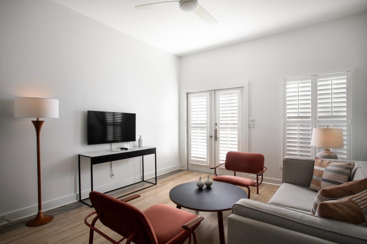 King Deluxe Suite at Paradise Inn Key West - Adults Only