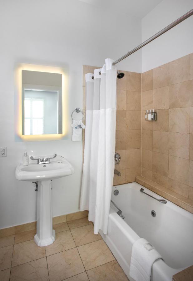 Premium Two-Bedroom Cottage at Paradise Inn Key West - Adults Only