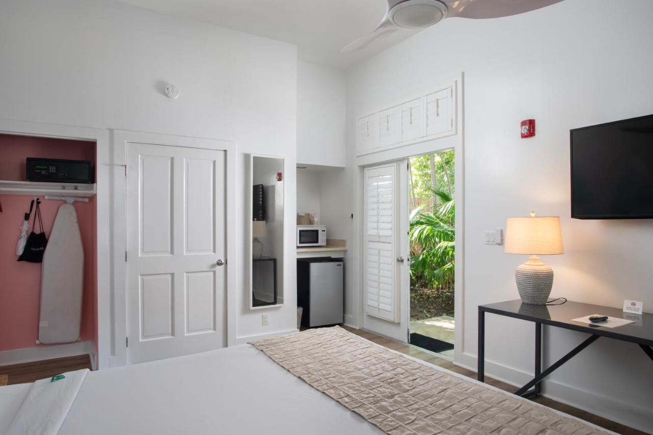 Junior King Suite - Accessible at Paradise Inn Key West - Adults Only