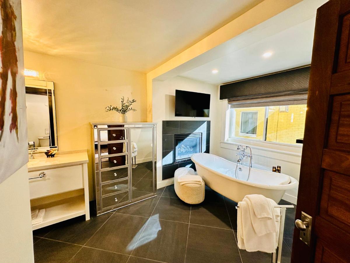 Deluxe Quadruple Room at Bespoke Inn Flagstaff