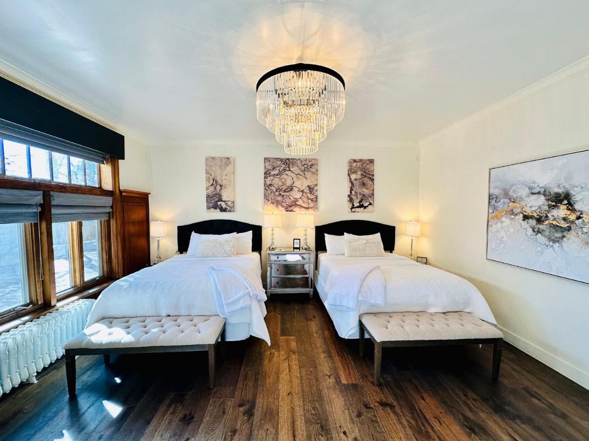 Deluxe Quadruple Room at Bespoke Inn Flagstaff