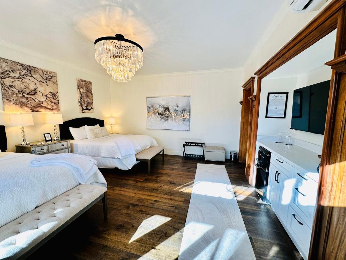 Deluxe Quadruple Room at Bespoke Inn Flagstaff