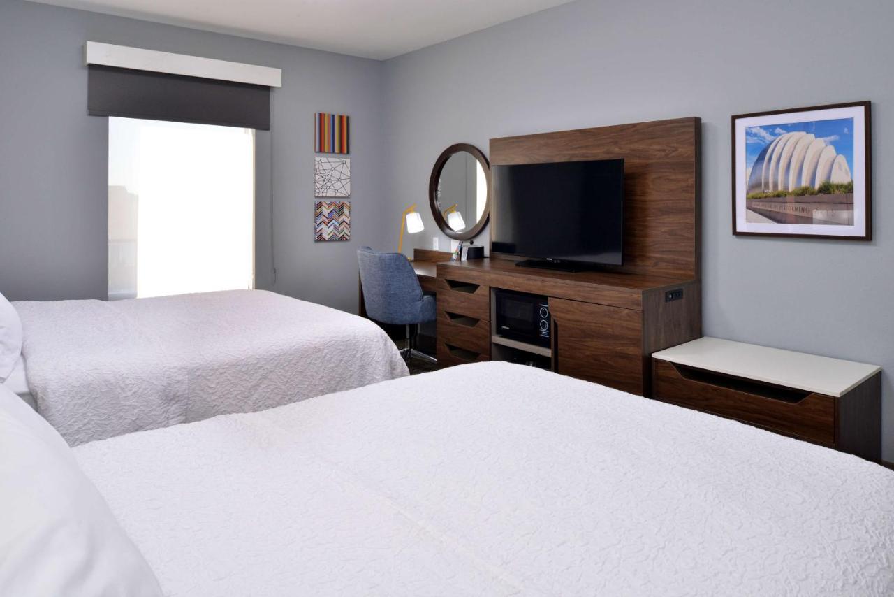 Queen Room with Two Queen Beds at Hampton Inn Kansas City Northeast