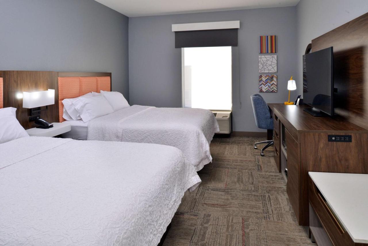 Queen Room with Two Queen Beds at Hampton Inn Kansas City Northeast