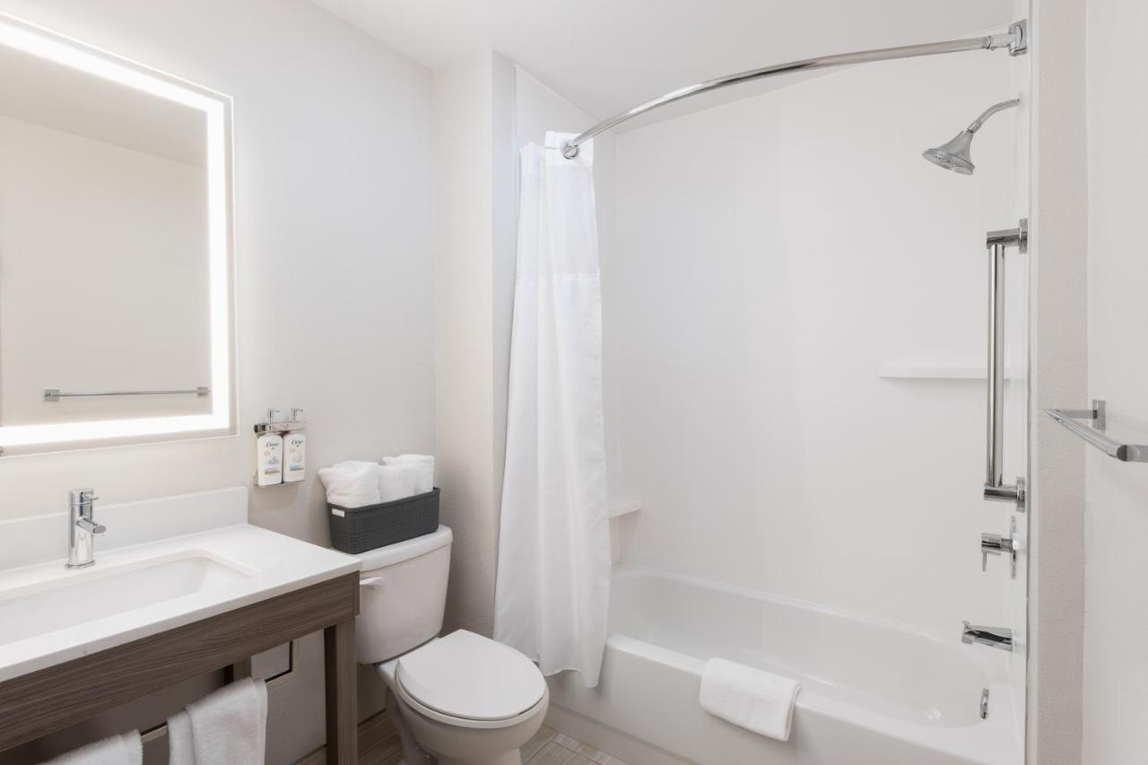 King Room - Non-Smoking at Holiday Inn Express Atlanta West - Theme Park Area by IHG