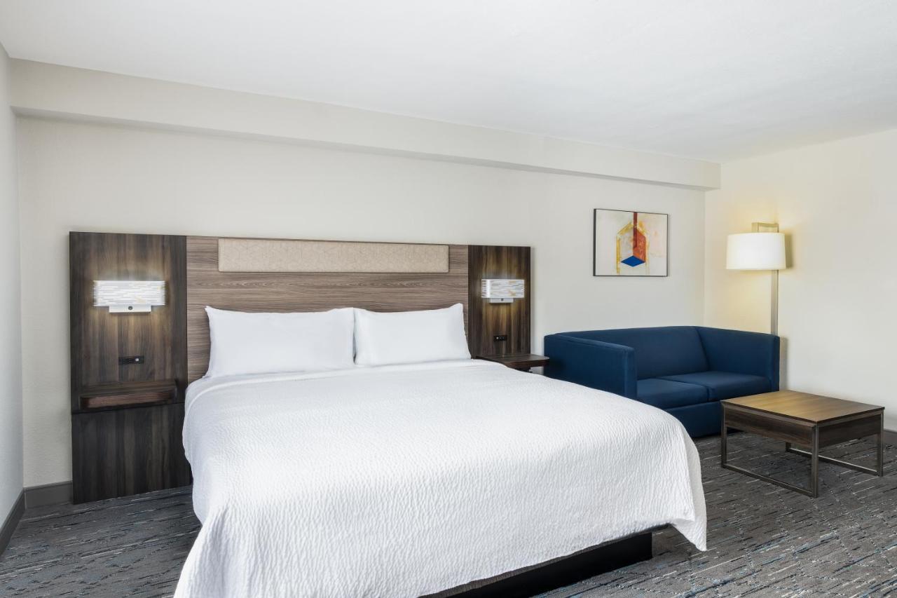 Executive King Room - Non-Smoking at Holiday Inn Express Atlanta West - Theme Park Area by IHG