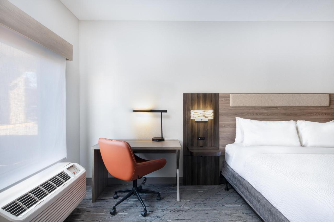King Room - Hearing Accessible/Non-Smoking  at Holiday Inn Express Atlanta West - Theme Park Area by IHG