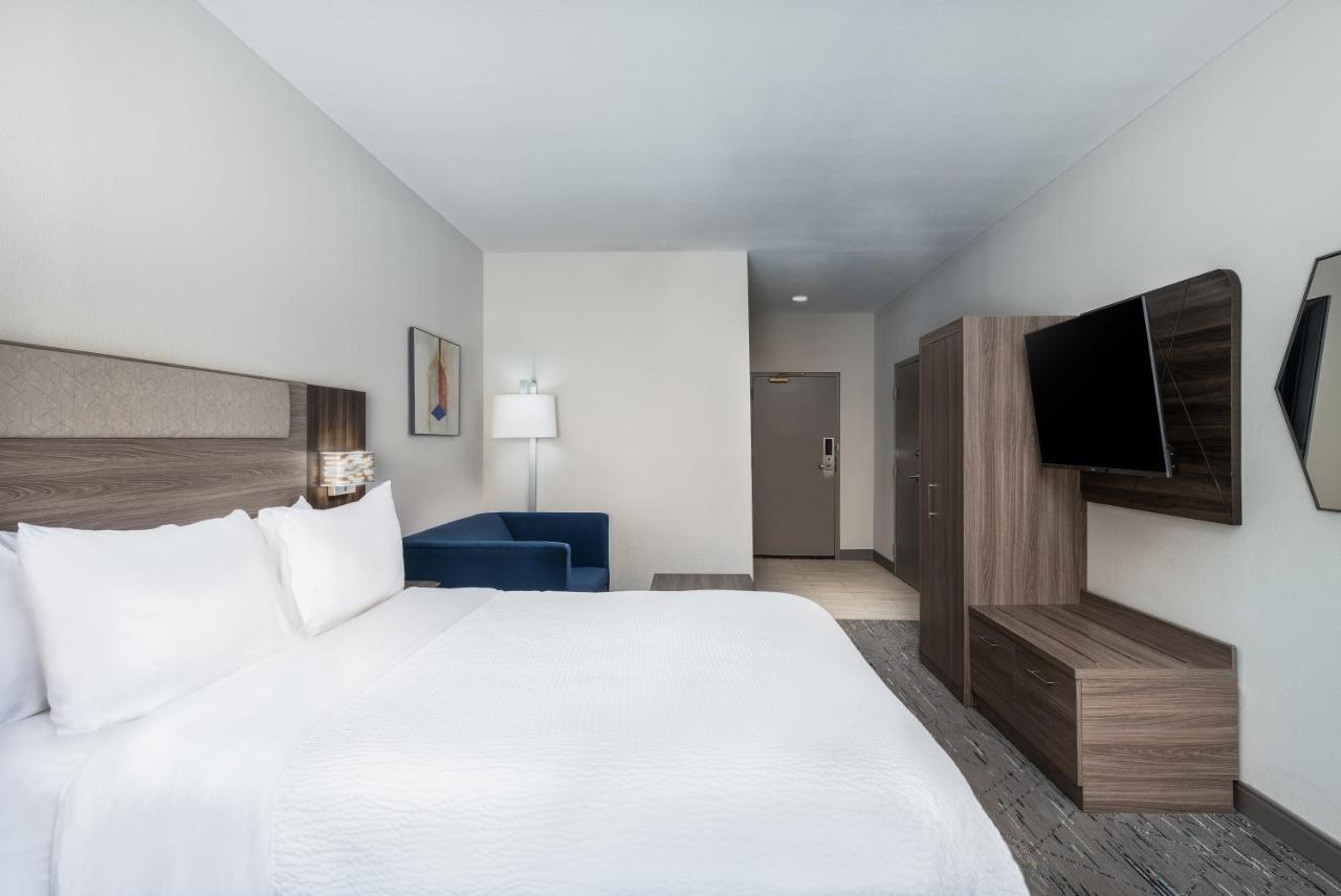 Executive King Room - Non-Smoking at Holiday Inn Express Atlanta West - Theme Park Area by IHG