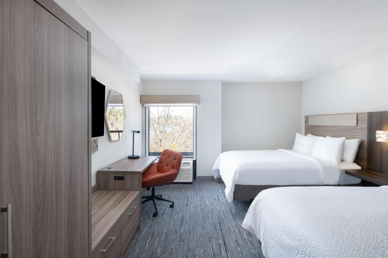 Queen Room with Two Queen Beds - Hearing Accessible/Non-Smoking at Holiday Inn Express Atlanta West - Theme Park Area by IHG