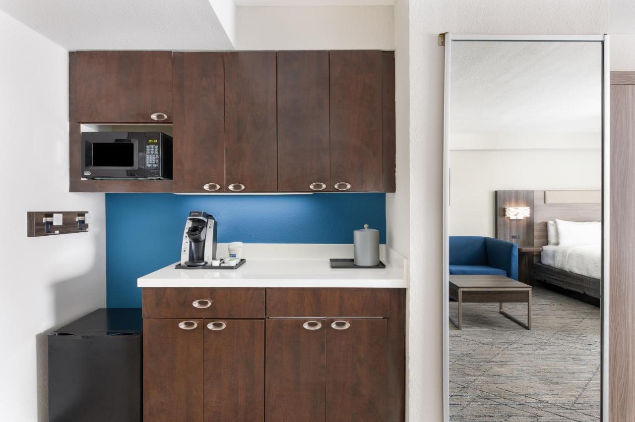Executive King Room - Non-Smoking at Holiday Inn Express Atlanta West - Theme Park Area by IHG