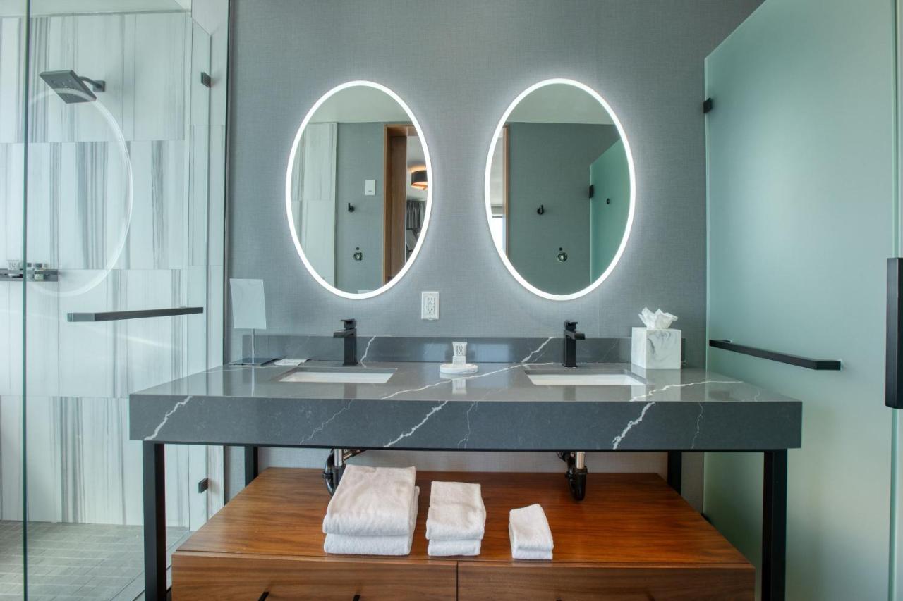 1 Bedroom Suite, 1 King at The Glenmark, Glendale, a Tribute Portfolio Hotel