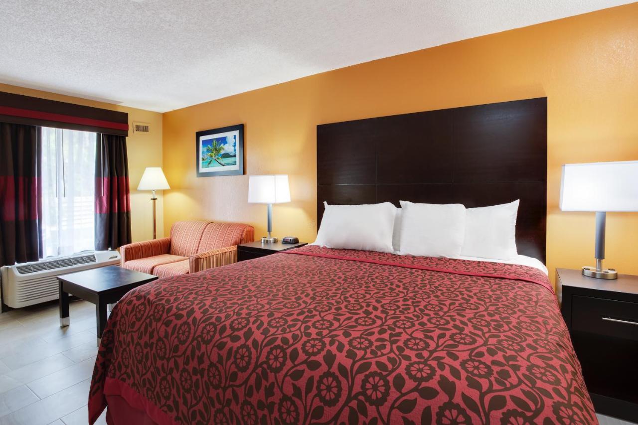 King Room - Non-Smoking at Days Inn by Wyndham Sarasota Bay