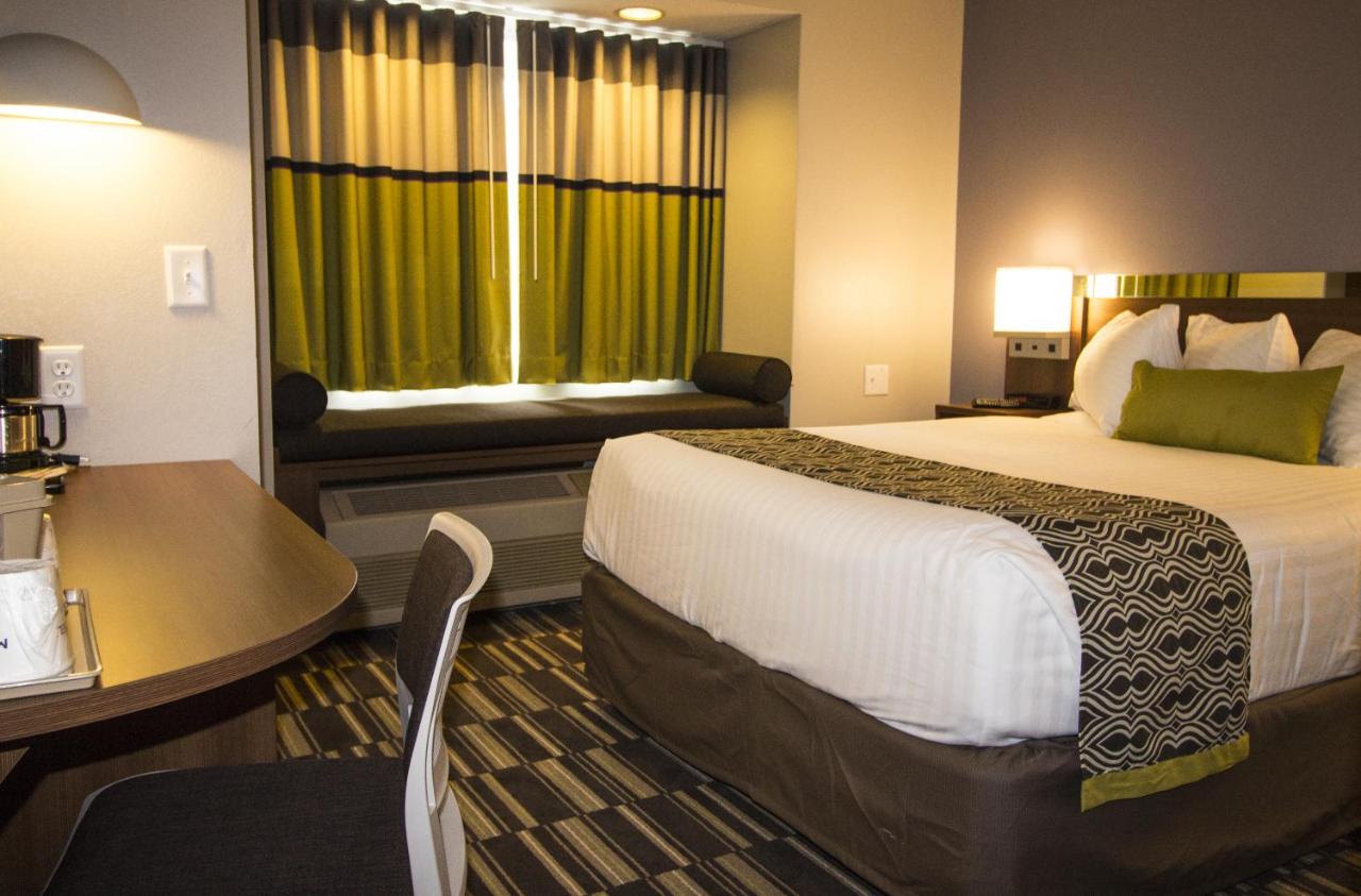 Queen Room - Non-Smoking at Microtel Inn by Wyndham Victor/Rochester