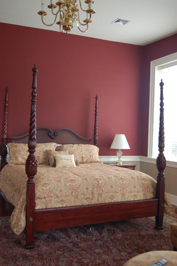 | Hale Springs Inn