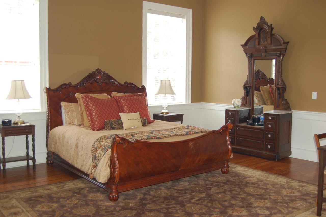 | Hale Springs Inn