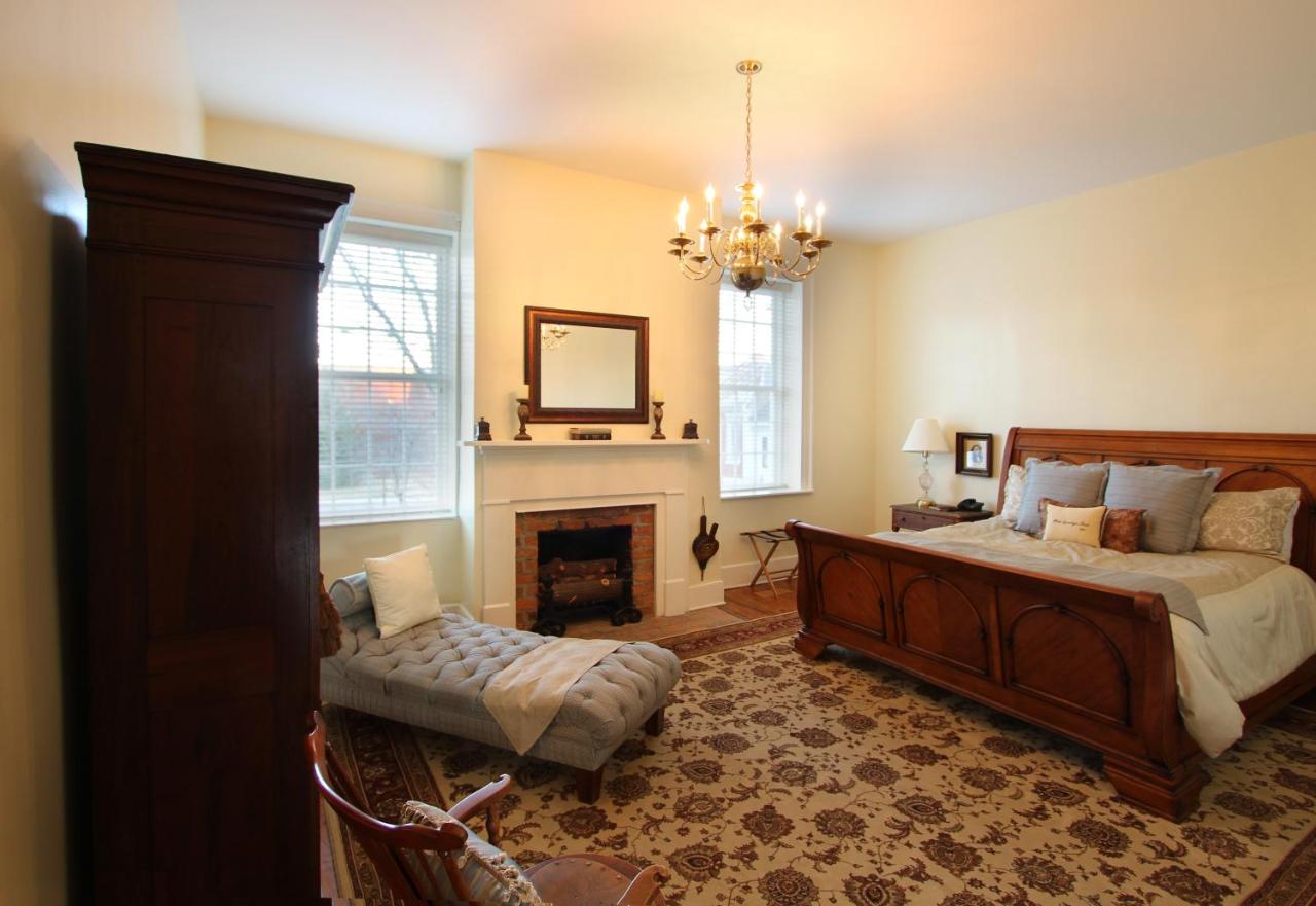 | Hale Springs Inn