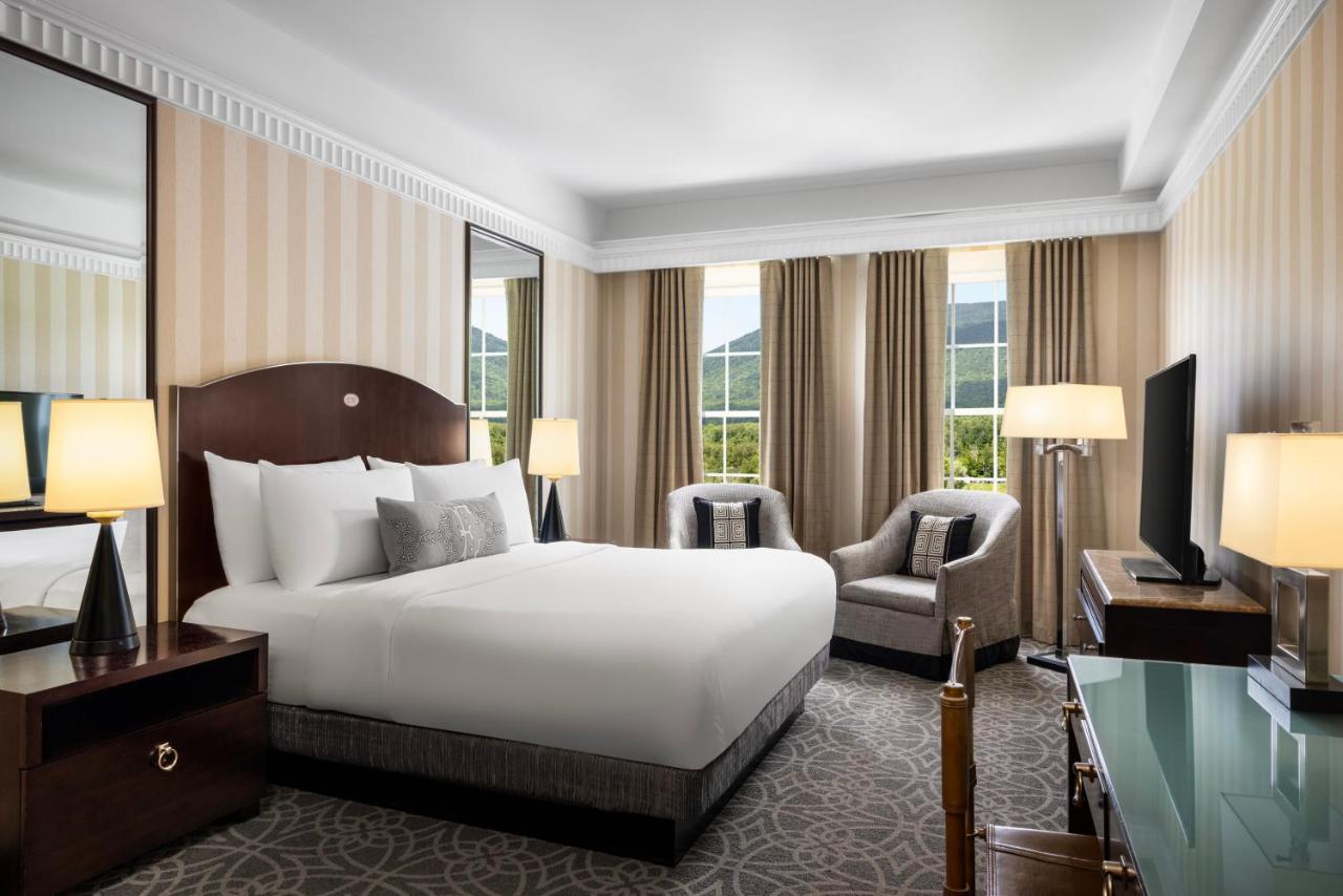 Mountain View Accessible King with Bath Tub (Main Resort) at The Equinox, a Luxury Collection Golf Resort & Spa, Vermont