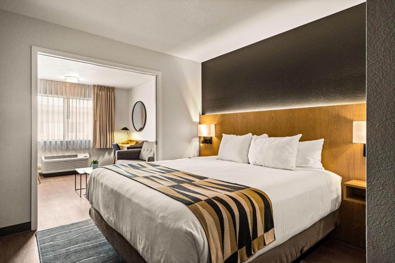 Executive King Suite at Oxford Suites Redding
