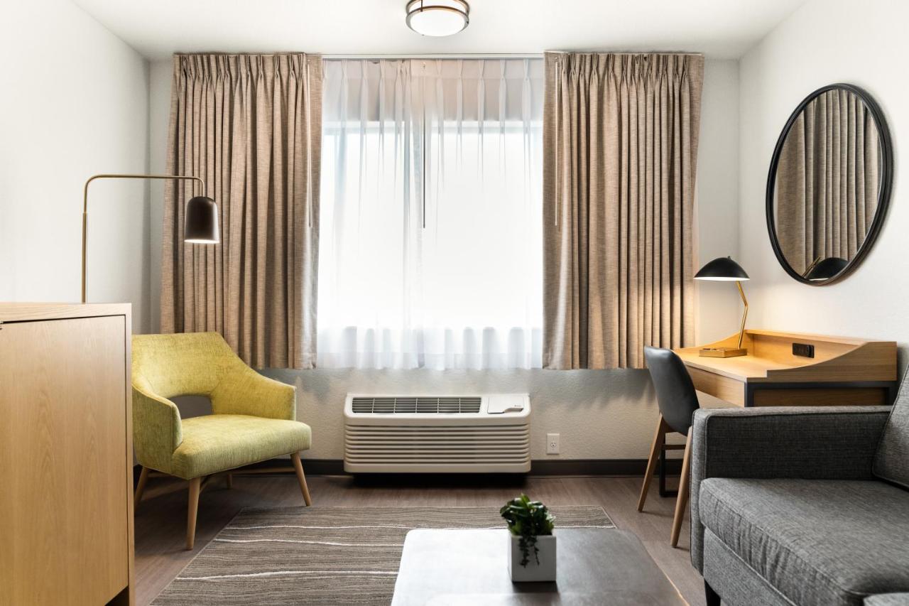 Executive 2 Queen Suite at Oxford Suites Redding