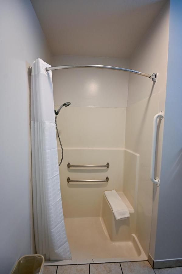 King Room - Accessible/Non-Smoking at Comfort Inn Yreka I-5