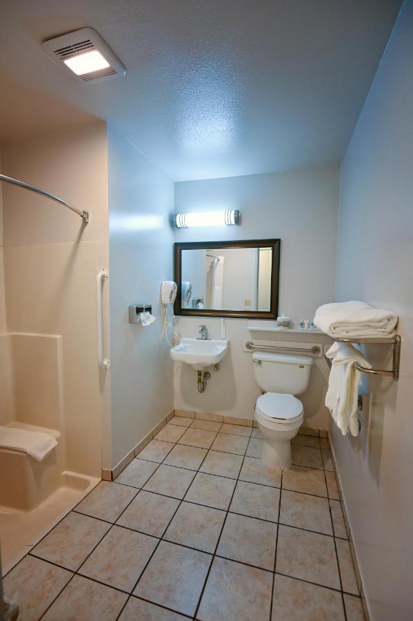 King Room - Accessible/Non-Smoking at Comfort Inn Yreka I-5