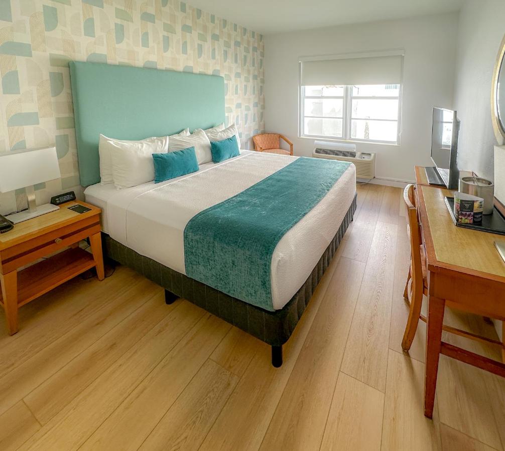 Classic King Room at Avalon Hotel