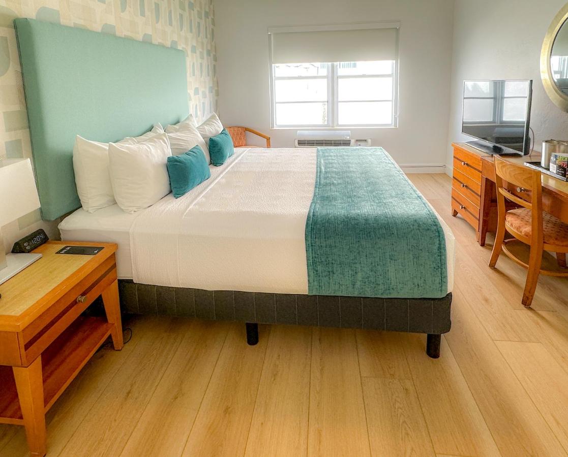 Classic King Room at Avalon Hotel