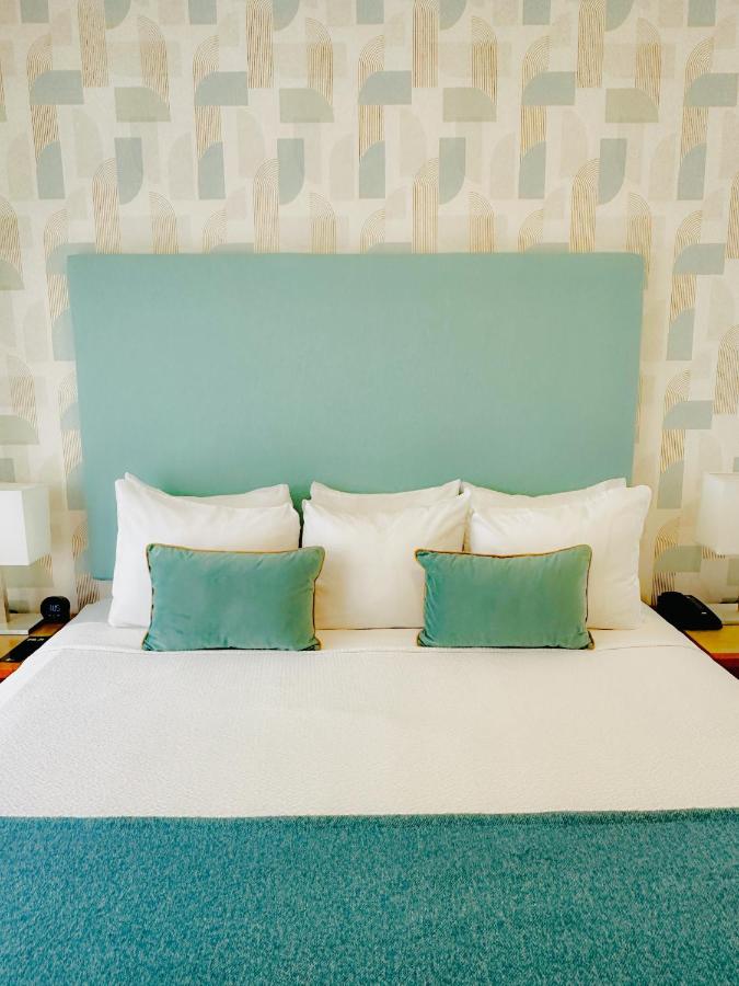 Partial Ocean View King Room at Avalon Hotel