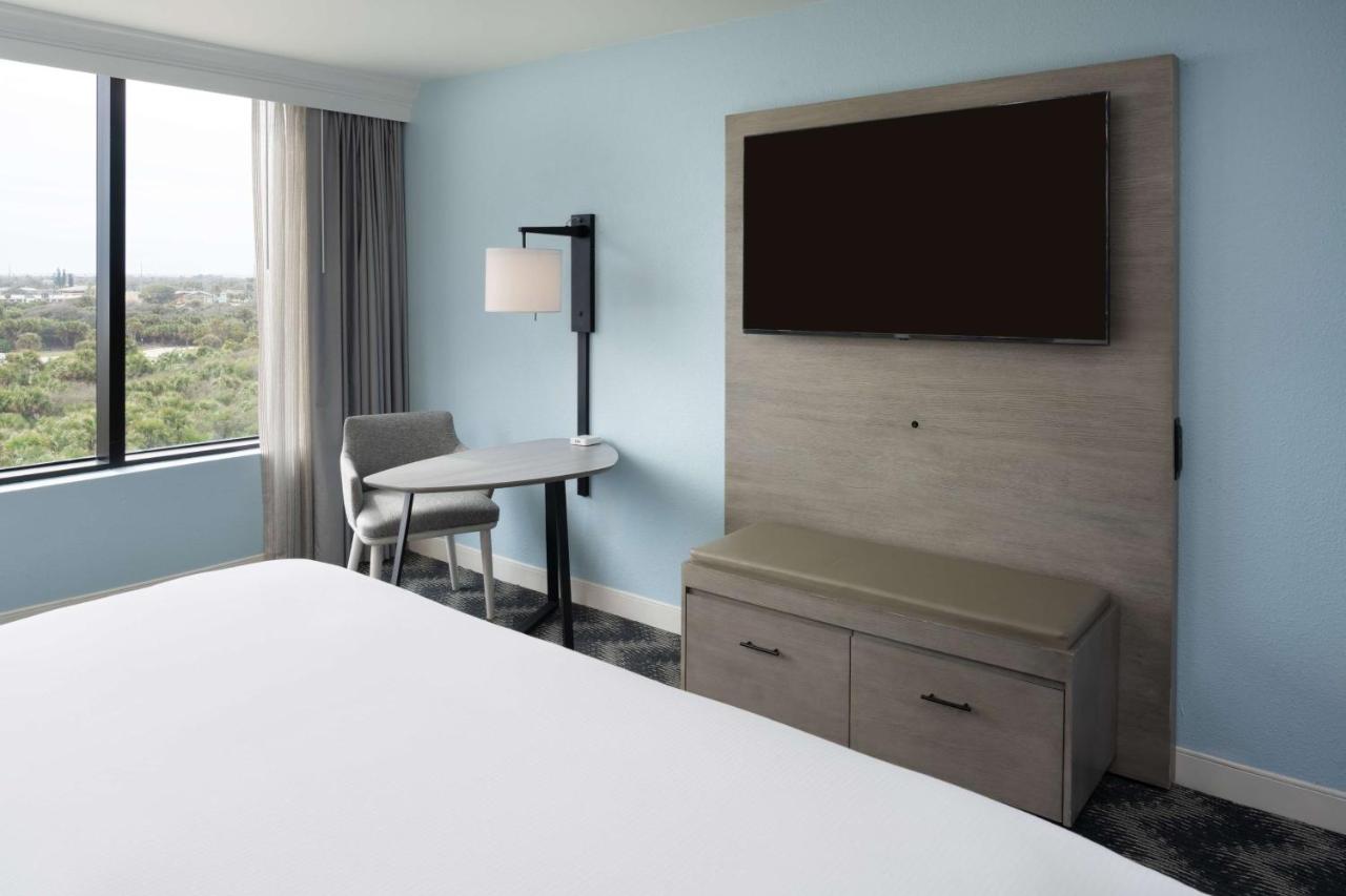 Deluxe King Room at DoubleTree by Hilton Cocoa Beach Oceanfront