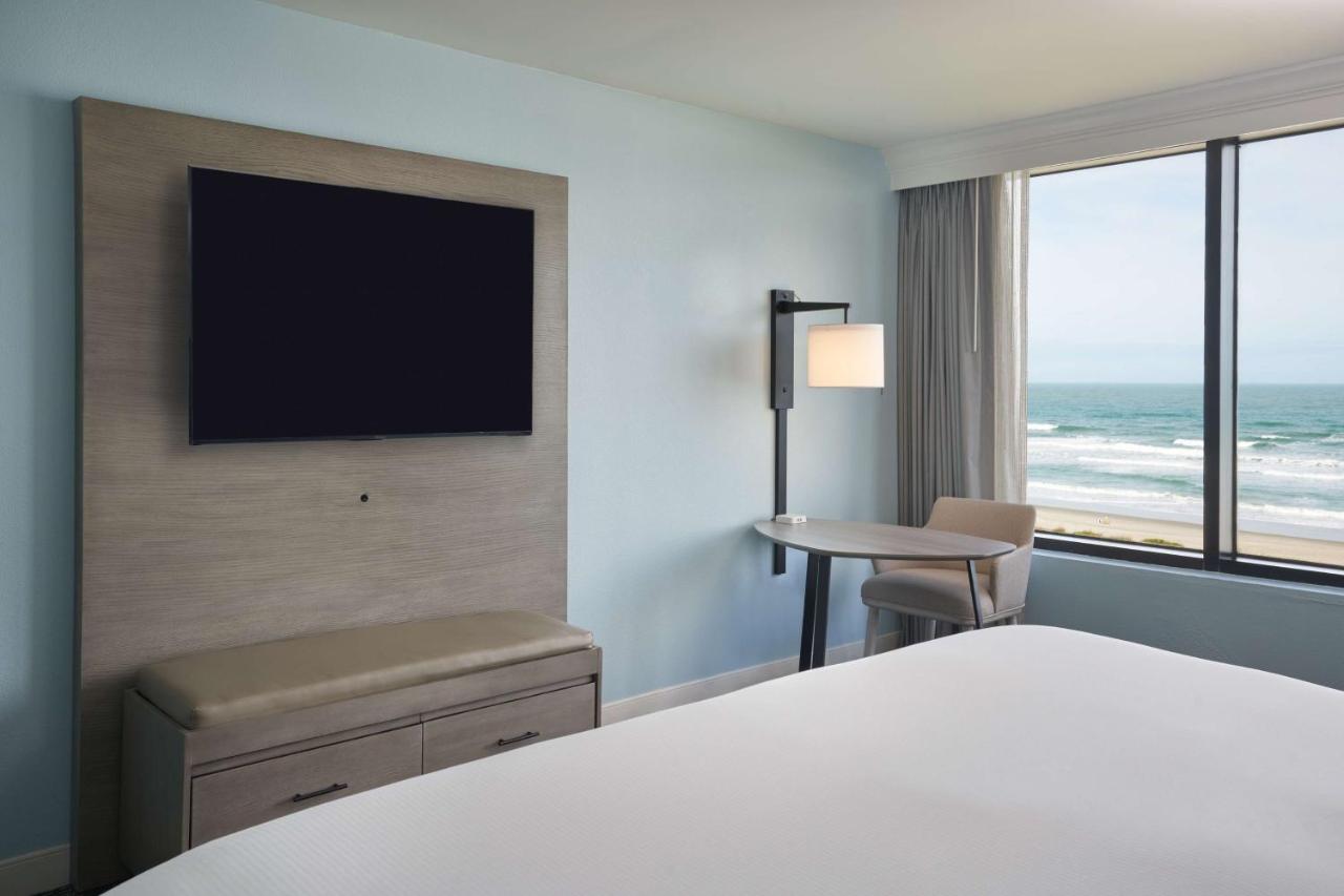 King Room with Ocean View - Non-Smoking at DoubleTree by Hilton Cocoa Beach Oceanfront