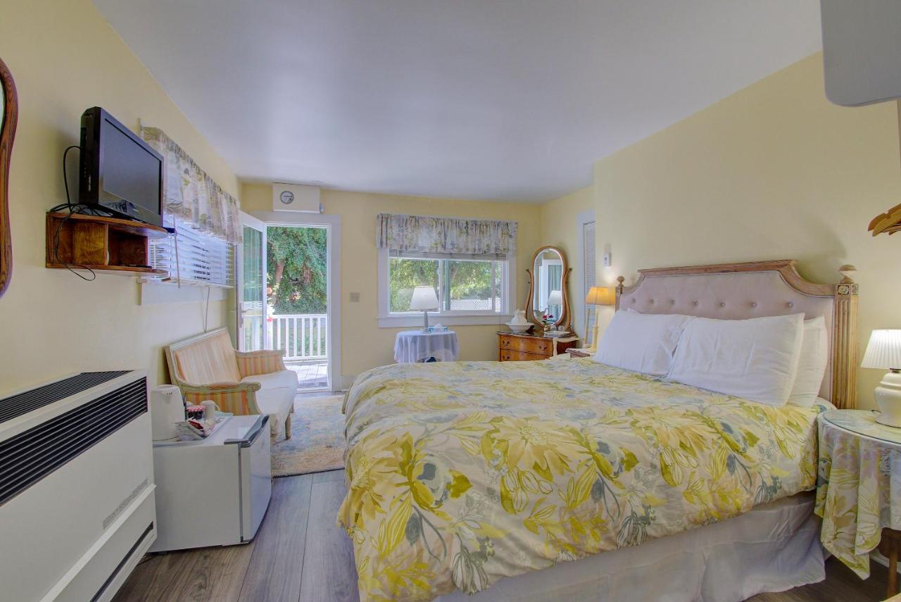 | Secret Garden Inn & Cottages