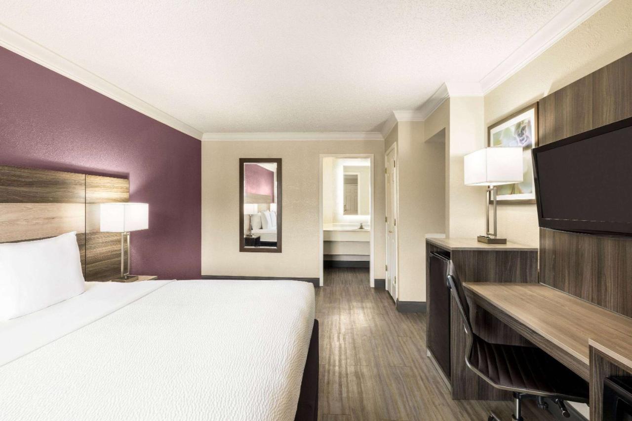 King Room at La Quinta Inn by Wyndham San Antonio Lackland