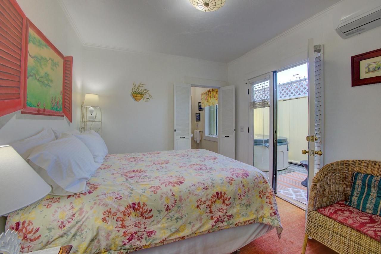| Secret Garden Inn & Cottages
