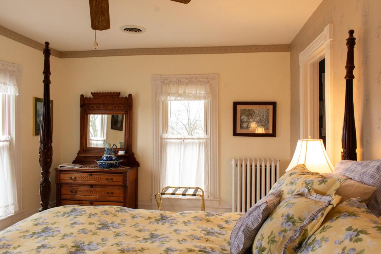  | Hudson Manor Bed & Breakfast