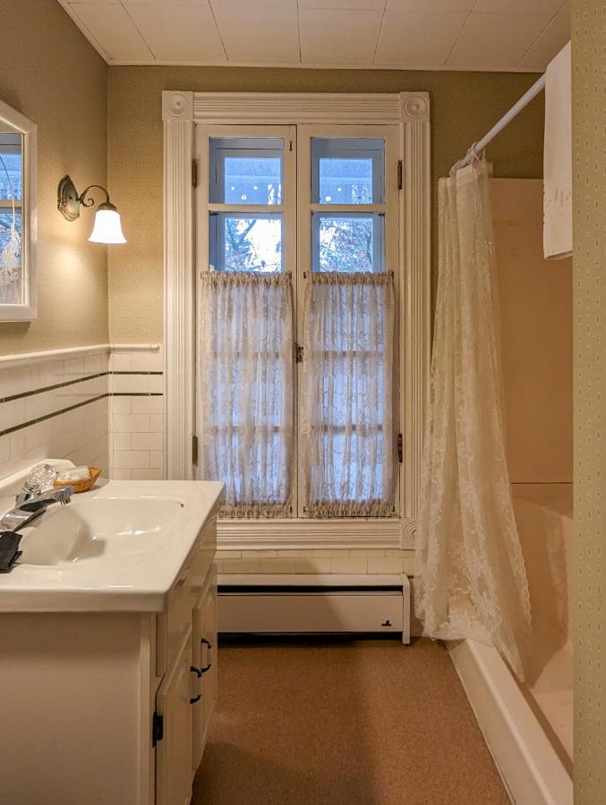  | Hudson Manor Bed & Breakfast