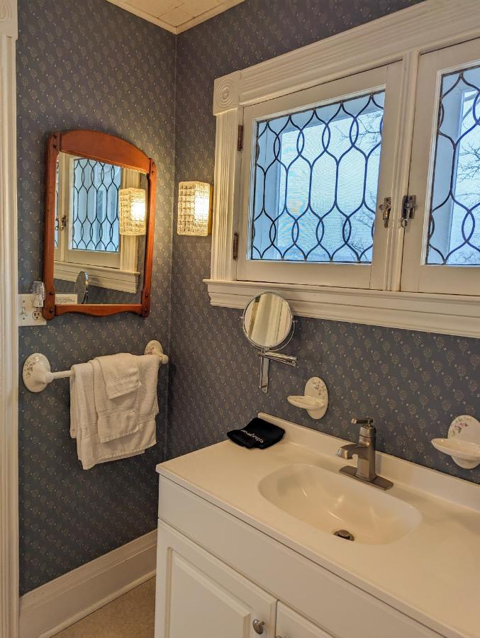  | Hudson Manor Bed & Breakfast