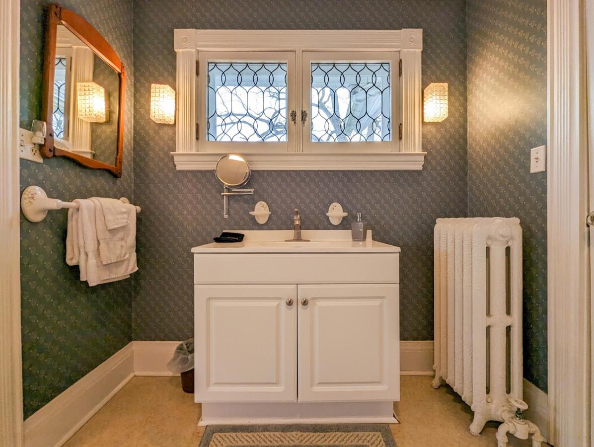  | Hudson Manor Bed & Breakfast