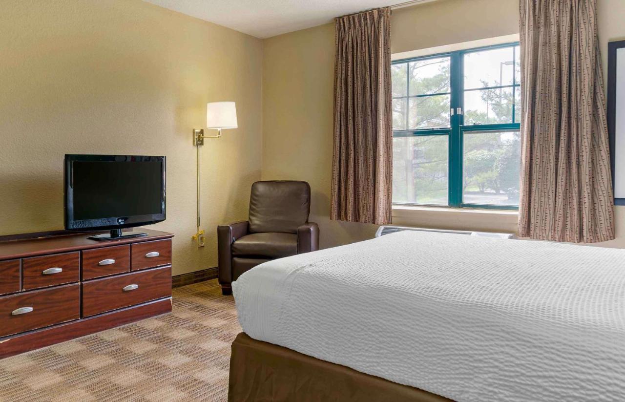 Queen studio with 1 Queen Bed - Disability Access/Non-Smoking at Extended Stay America Suites Los Angeles Ontario Airport