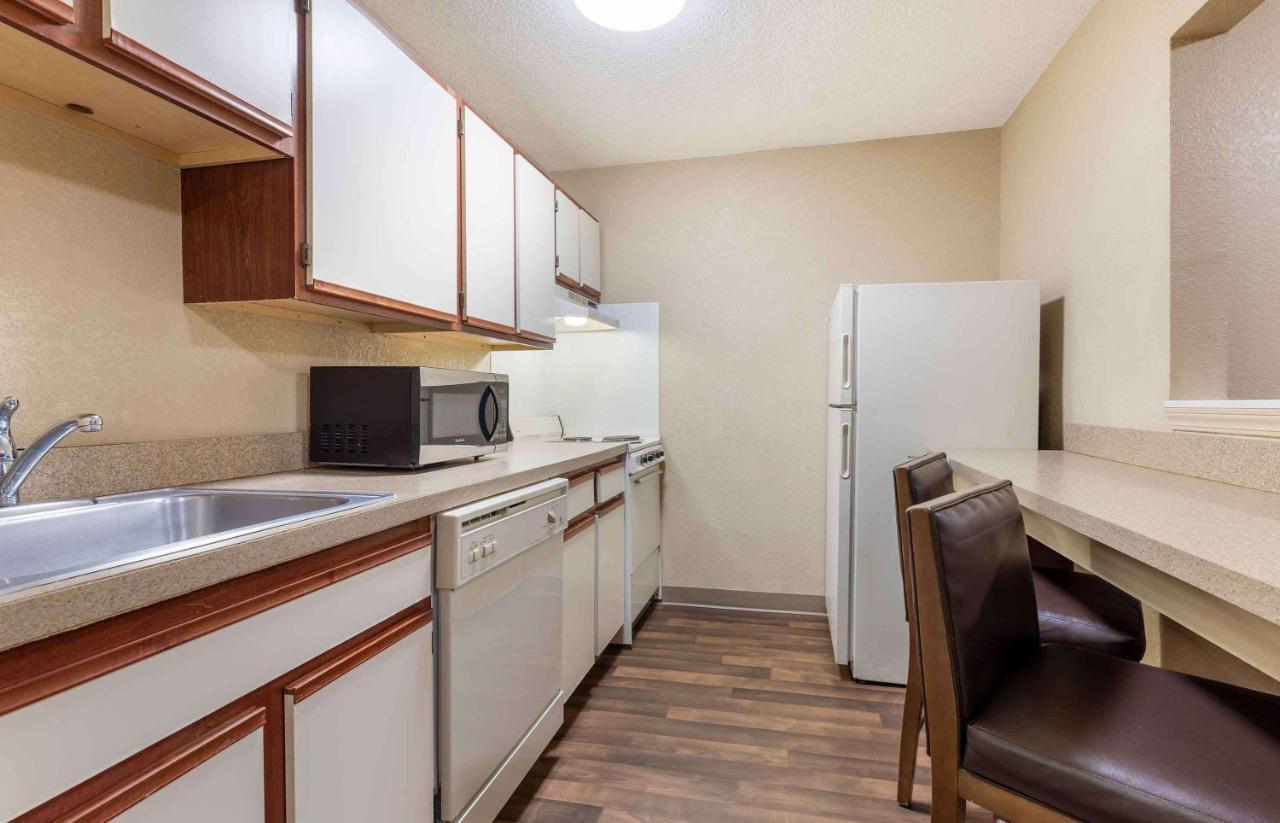 Deluxe Studio with Two Queen Beds - Non-Smoking at Extended Stay America Select Suites Atlanta Alpharetta Norpt