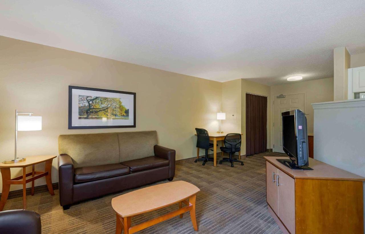 Deluxe Studio with 1 Queen Bed - Non-Smoking at Extended Stay America Suites Tampa Airport Memorial Hwy