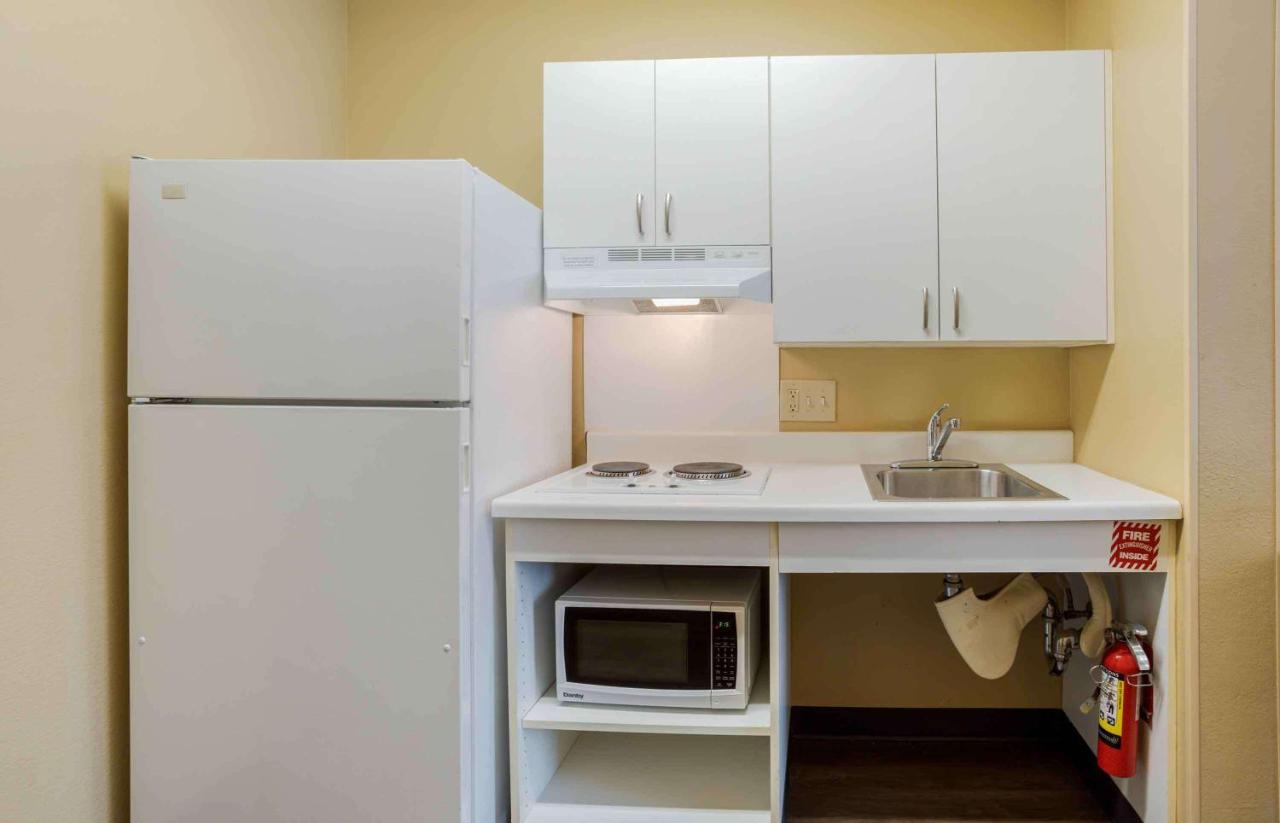 Queen Studio with One Queen Bed - Disability Access/Non-Smoking at Extended Stay America Select Suites - Destin - US 98 - Emerald Coast Pkwy.