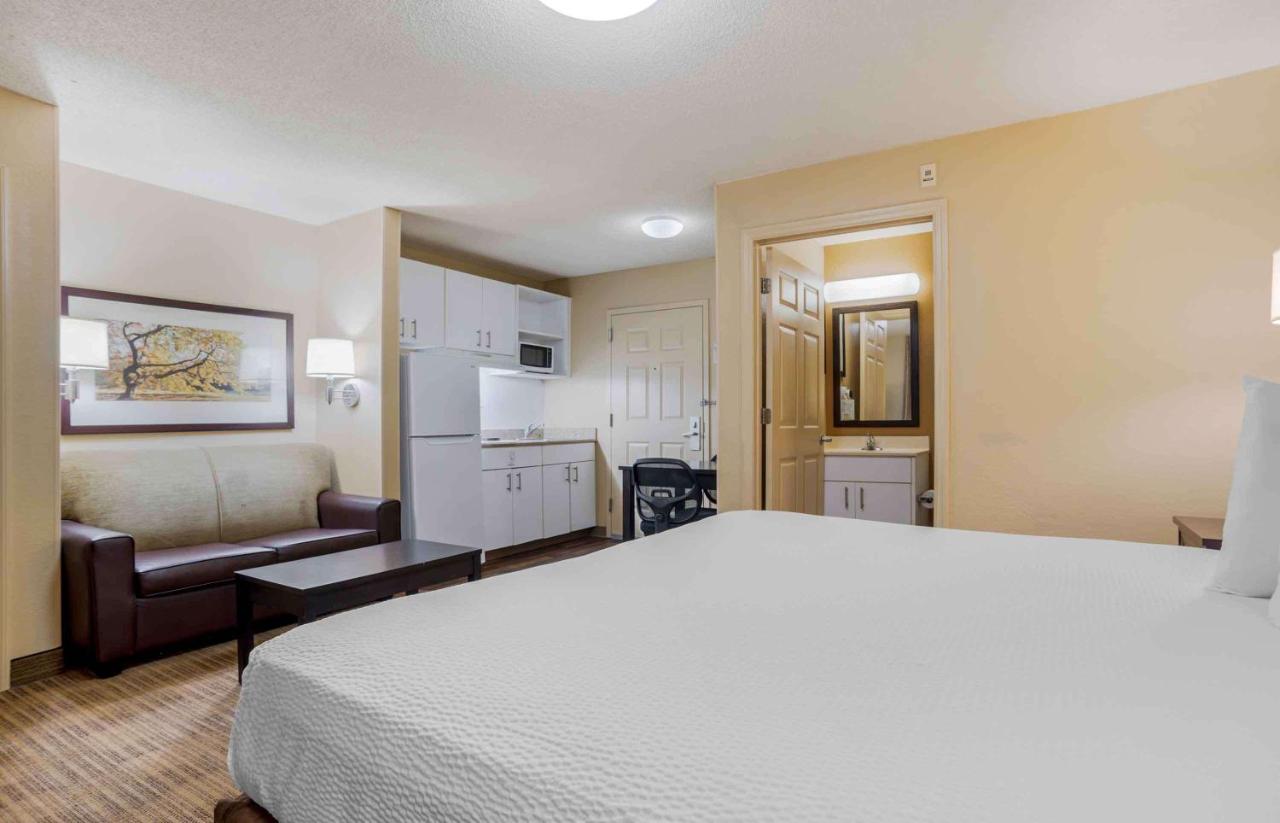 Deluxe Studio with One King Bed - Non-Smoking at Extended Stay America Select Suites - Destin - US 98 - Emerald Coast Pkwy.