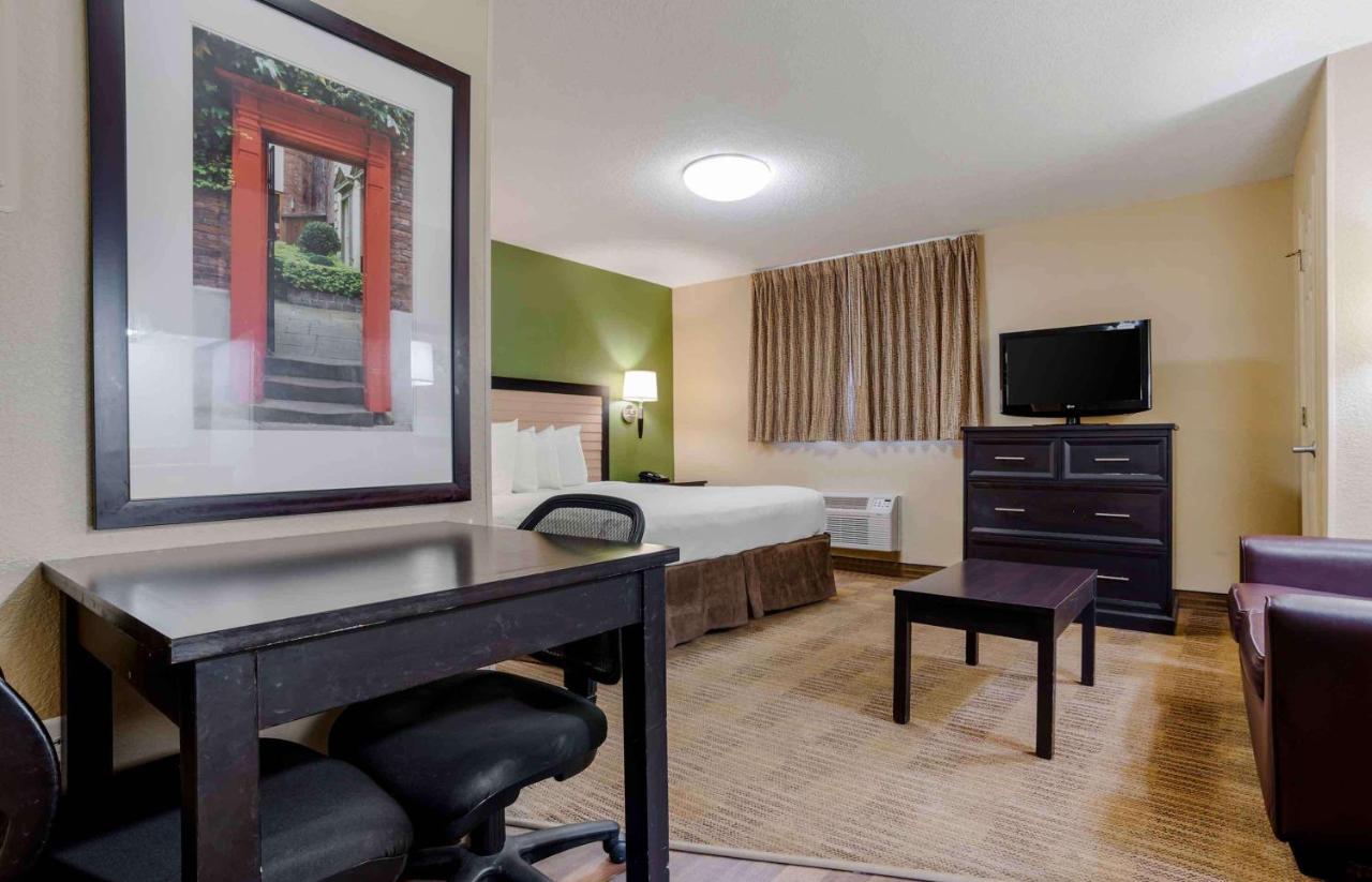 Deluxe Studio with One King Bed - Non-Smoking at Extended Stay America Select Suites - Destin - US 98 - Emerald Coast Pkwy.