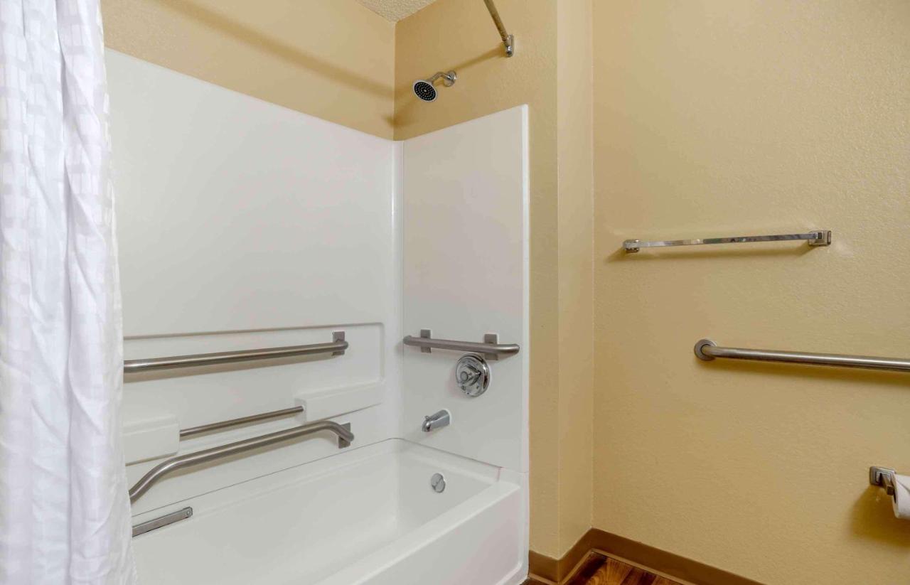 Queen Studio with One Queen Bed - Disability Access/Non-Smoking at Extended Stay America Select Suites - Destin - US 98 - Emerald Coast Pkwy.