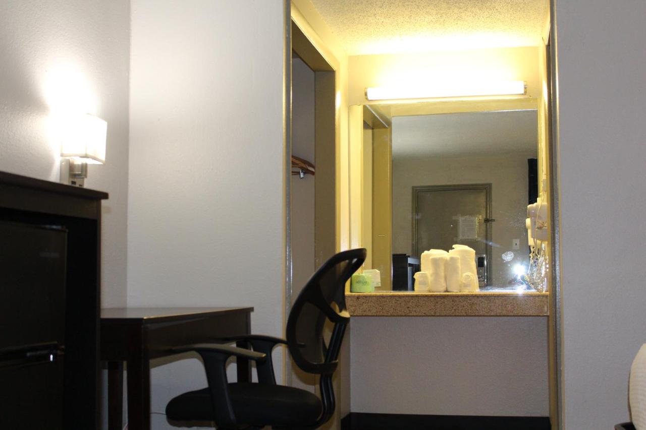 | Days Inn by Wyndham Wrightstown