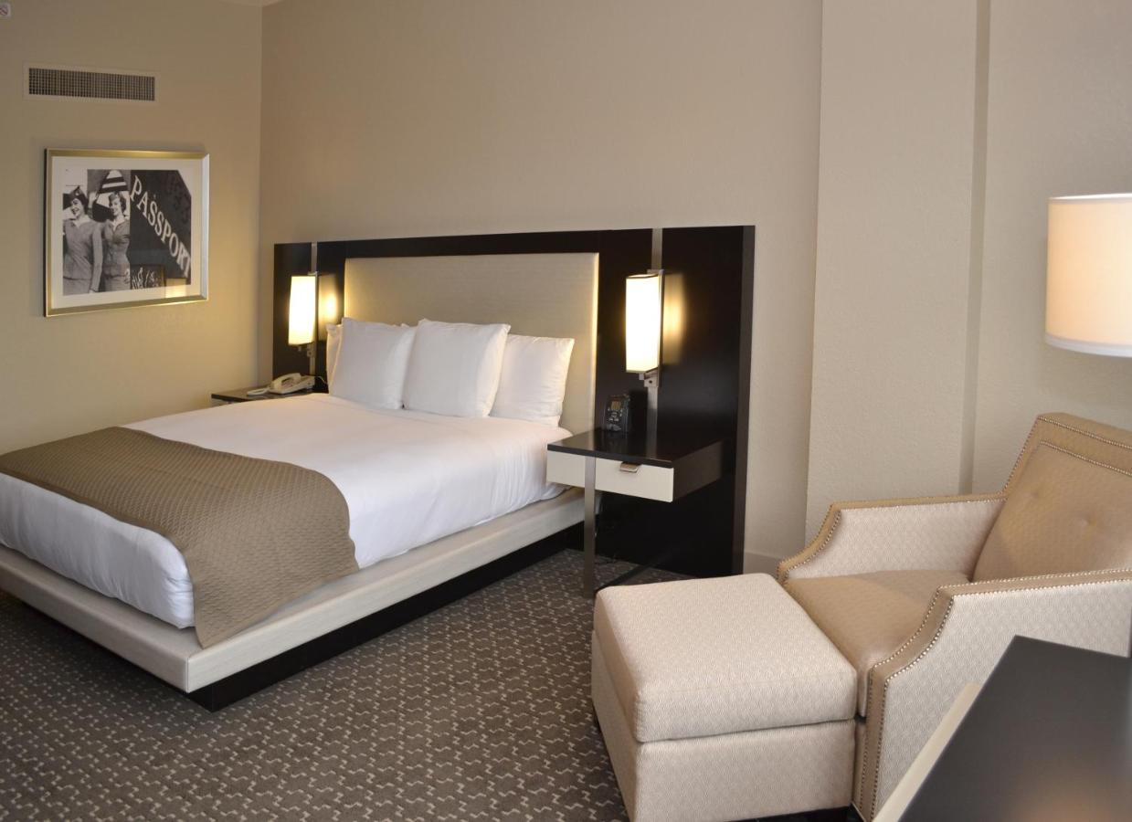  | DoubleTree by Hilton Hotel Houston Hobby Airport