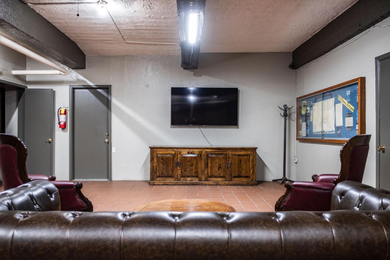 | Gardner Hotel