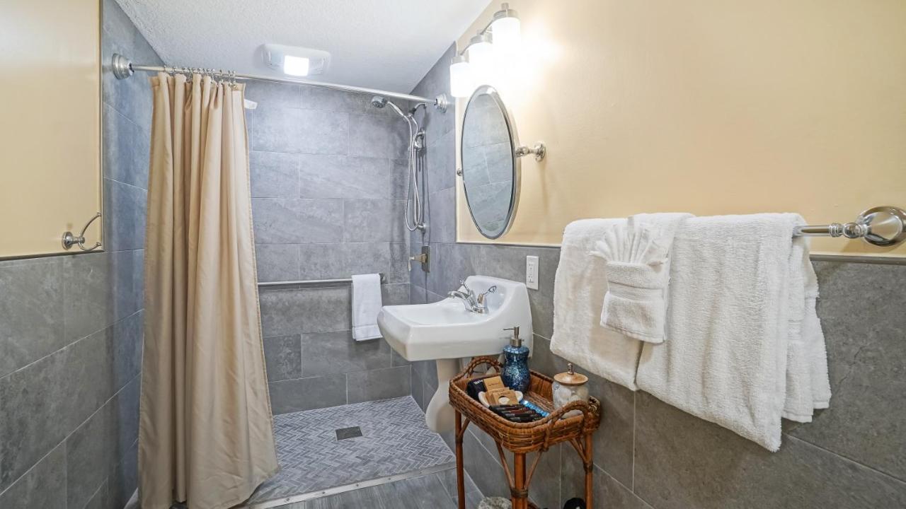 King Suite with Sofa Bed - Ocean Front at Glunz Ocean Beach Hotel & Resort