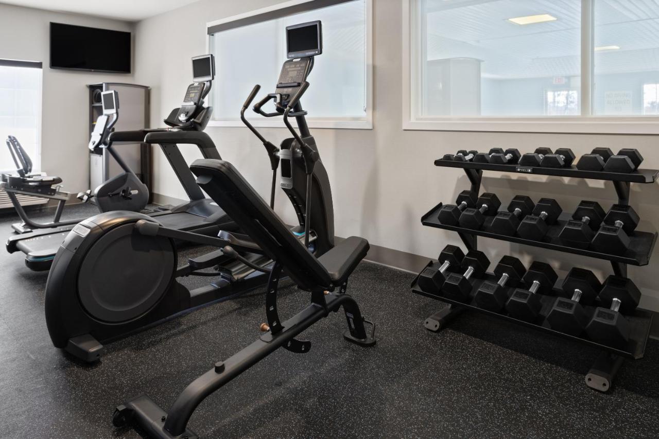 | Holiday Inn Express Hotel & Suites Brattleboro, an IHG Hotel