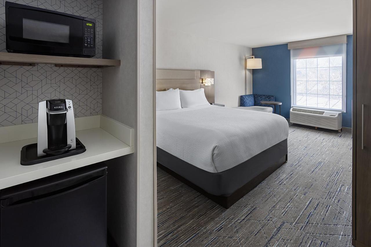 King Room - Non-Smoking at Holiday Inn Express Hotel & Suites Brattleboro by IHG
